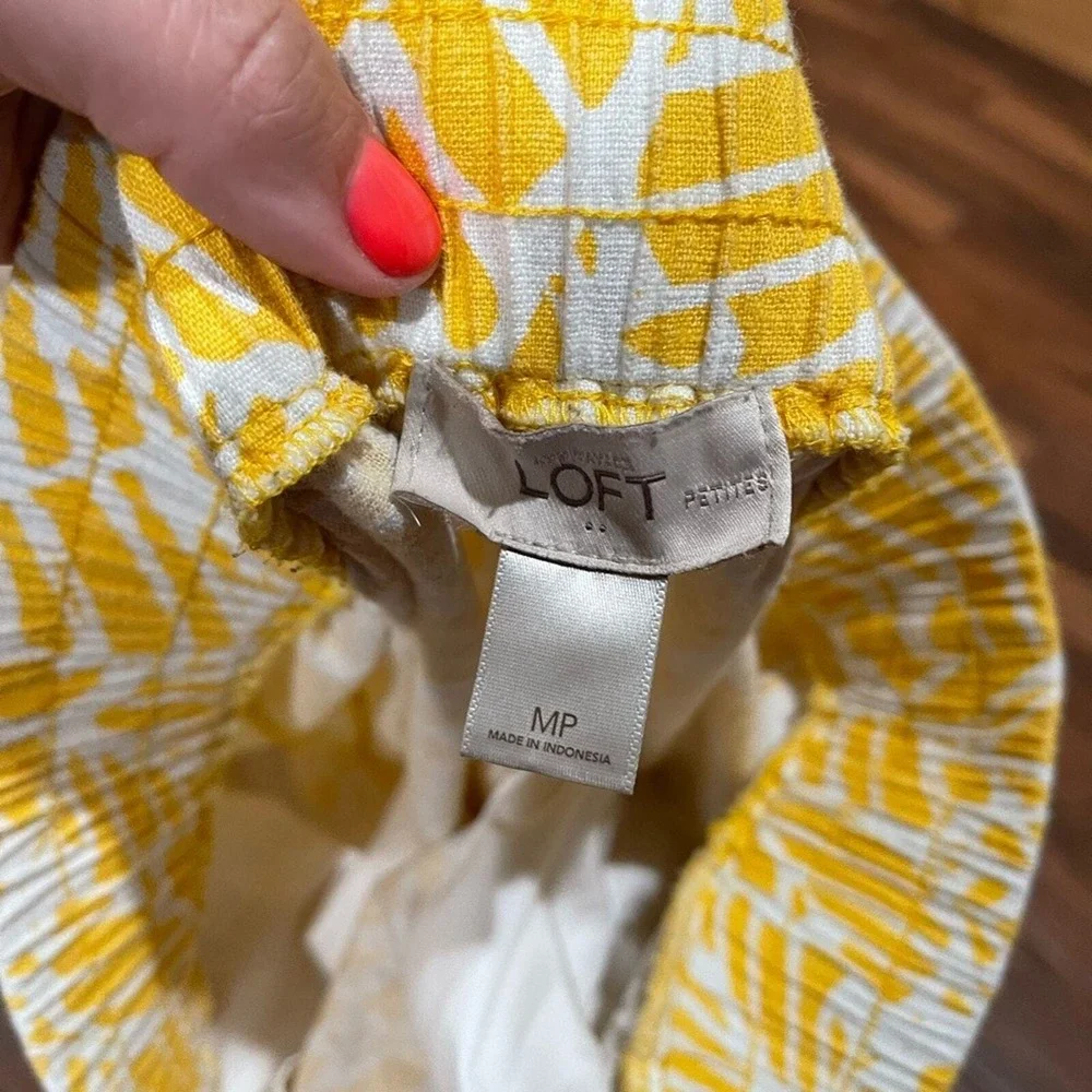 Loft Medium Petite Yellow‎ White Leaf Skirt Tropical Vacation Resortwear Summer